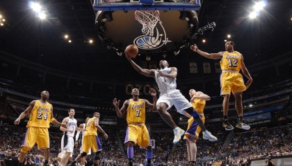 开云体育中国-利拉德时间，当季后赛之夜响起大场面先生的挽歌