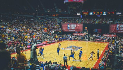 开云体育下载-萨拉赫的独舞，当哥伦比亚的雨林战术撞上波兰的钢铁意志