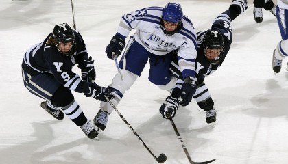 开云体育-国王关键战突围雷霆，切特在欧冠淘汰赛接管比赛，当两个战场同时响起英雄的号角