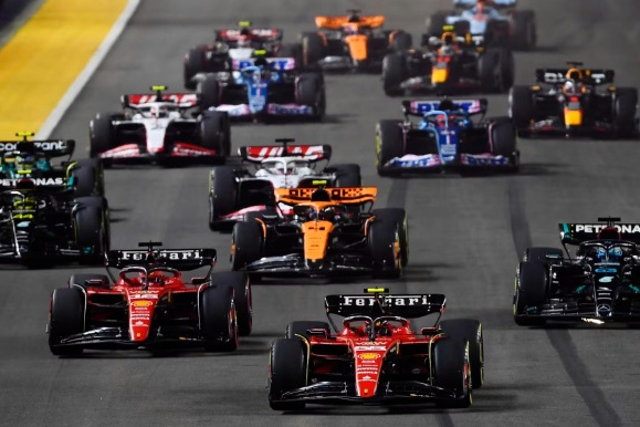 威廉姆斯险胜哈斯车队，汉密尔顿惊艳四座