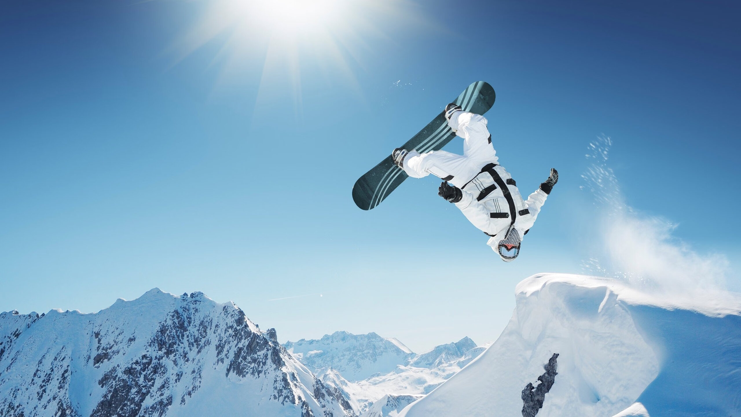 F1新赛季揭幕战之夜，马克西，赛道上的异乡人与时代焦点